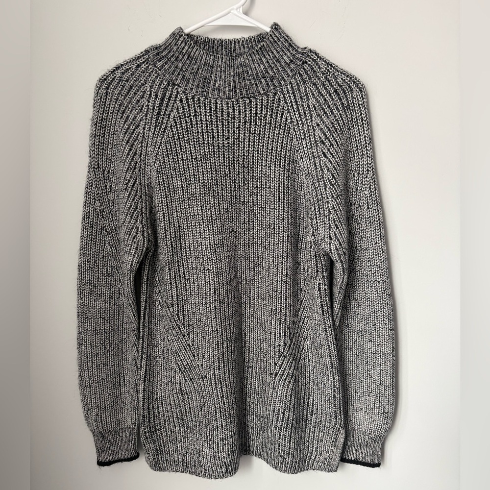 NWOT Women’s Calvin Klein Mock Neck Sweater Size Medium (M)